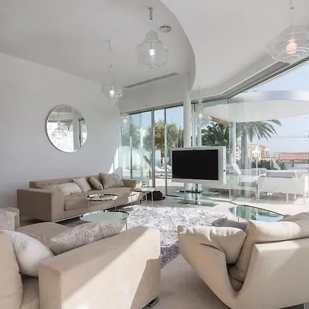 Villa Equilibrium